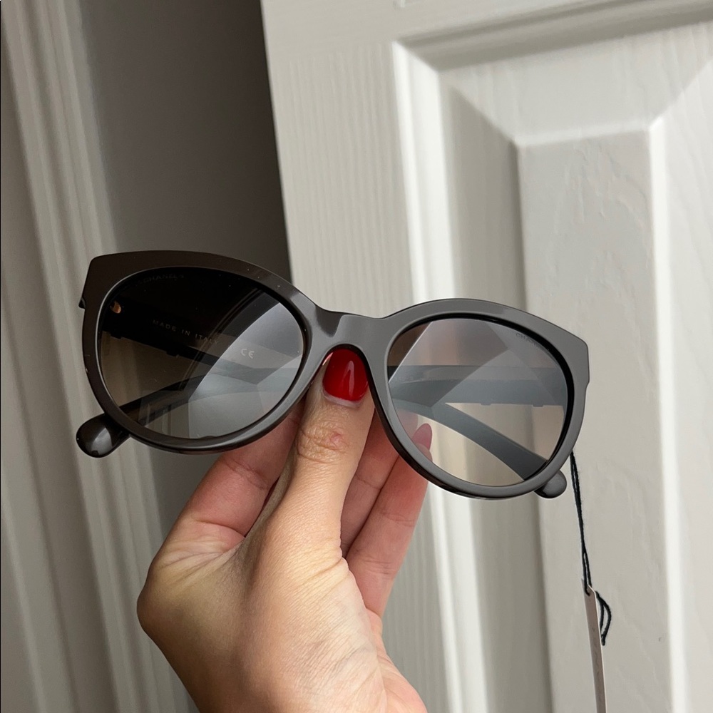 SOLD! CHANEL Elegant Brown Sunglasses